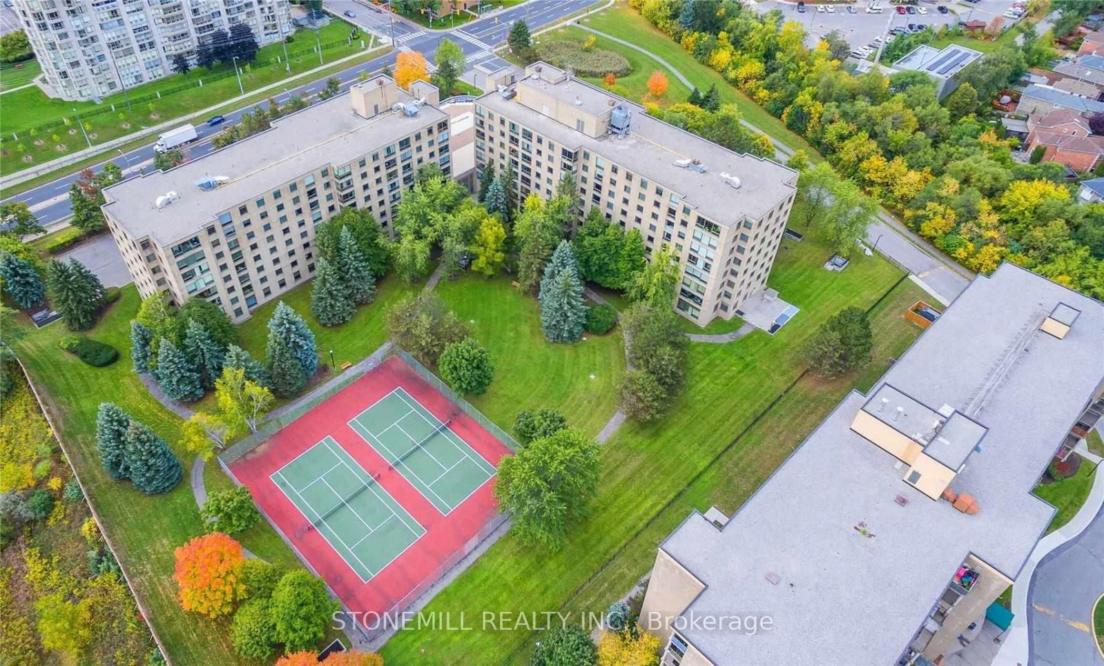 326 Major Mackenzie Drive E • #814 • Richmond Hill, ON photo 2