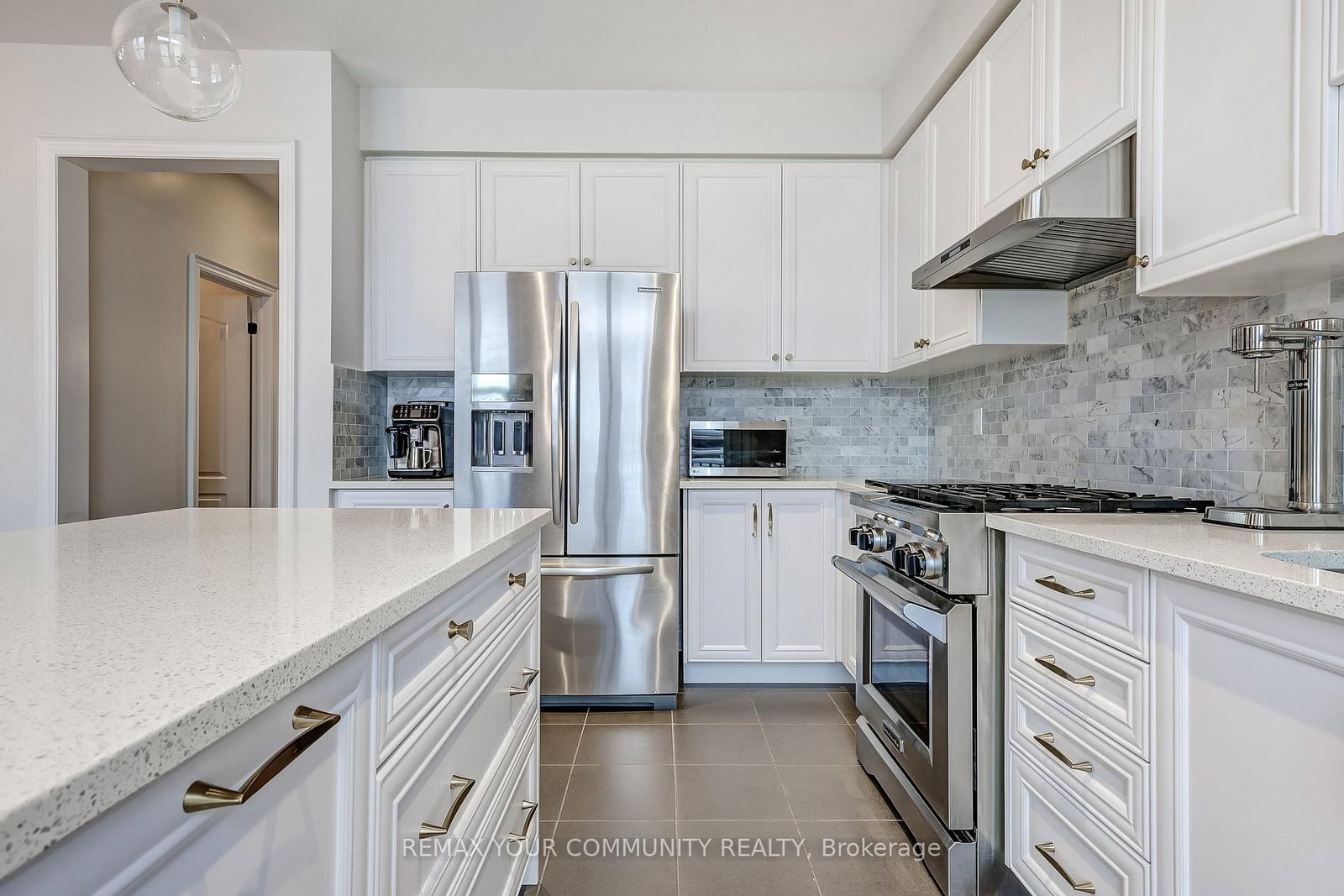 22 Lowther Avenue • Richmond Hill, ON photo 11