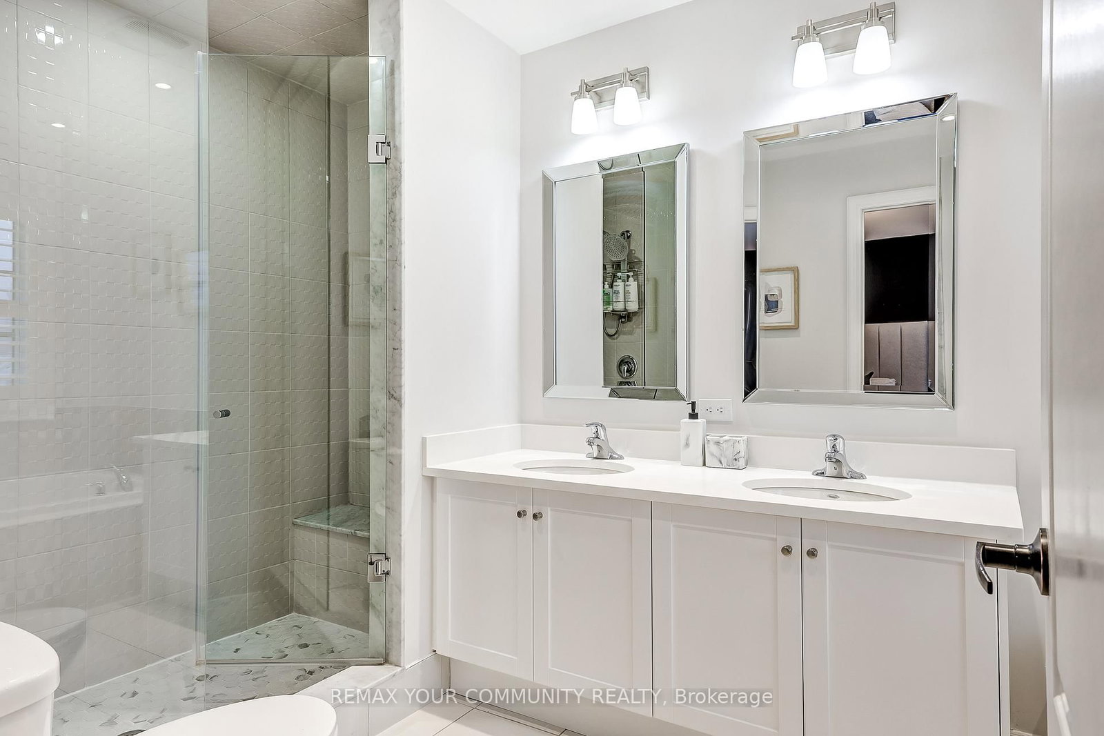 22 Lowther Avenue • Richmond Hill, ON photo 31