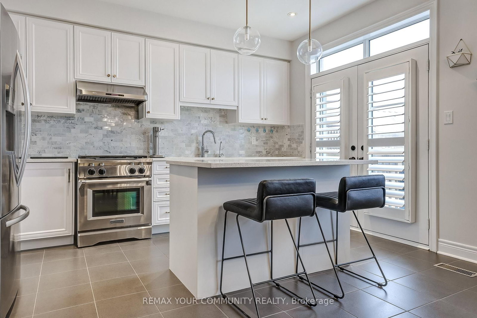 22 Lowther Avenue • Richmond Hill, ON photo 8