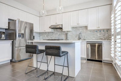 22 Lowther Avenue • Richmond Hill, ON photo 9