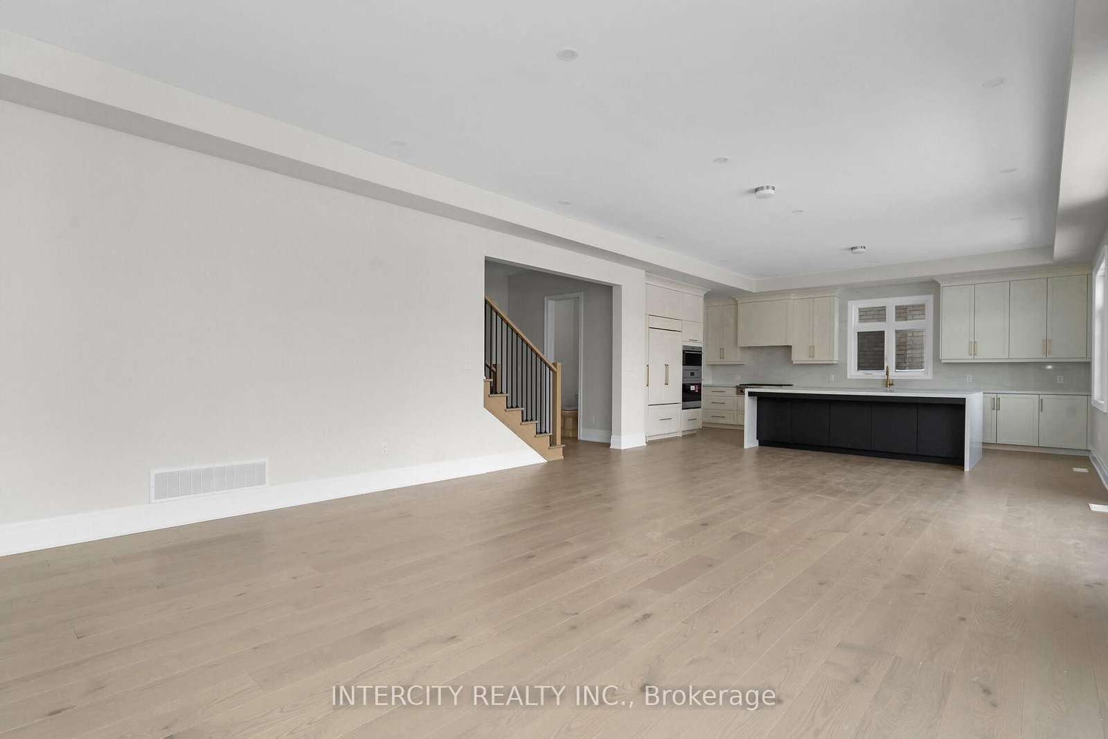 8 Heart Lake Circle • King, ON photo 14