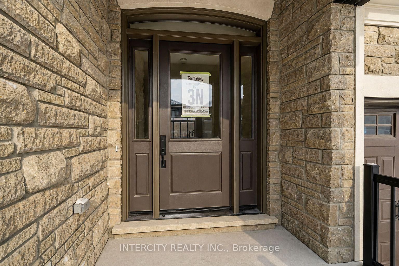 8 Heart Lake Circle • King, ON photo 2