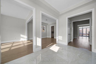 8 Heart Lake Circle • King, ON photo 4