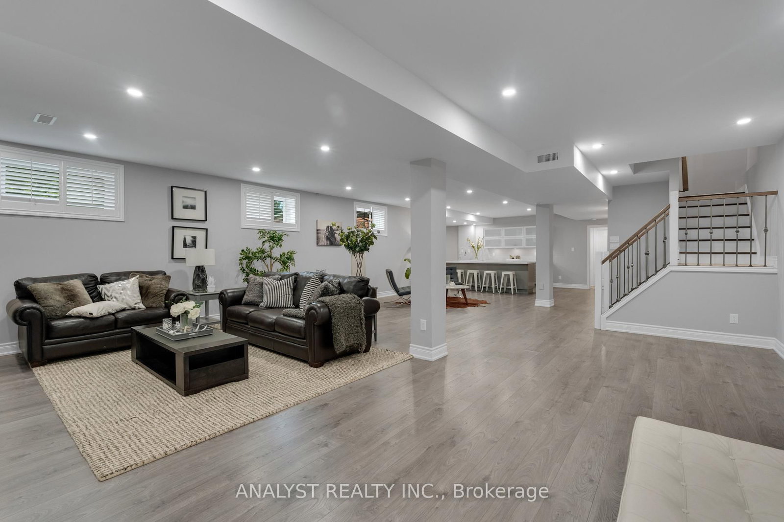 Detached House sold at 20 Fenyrose Crescent, Vaughan, Ontario, L4L 7B3 - East Woodbridge - MLS: N13712540