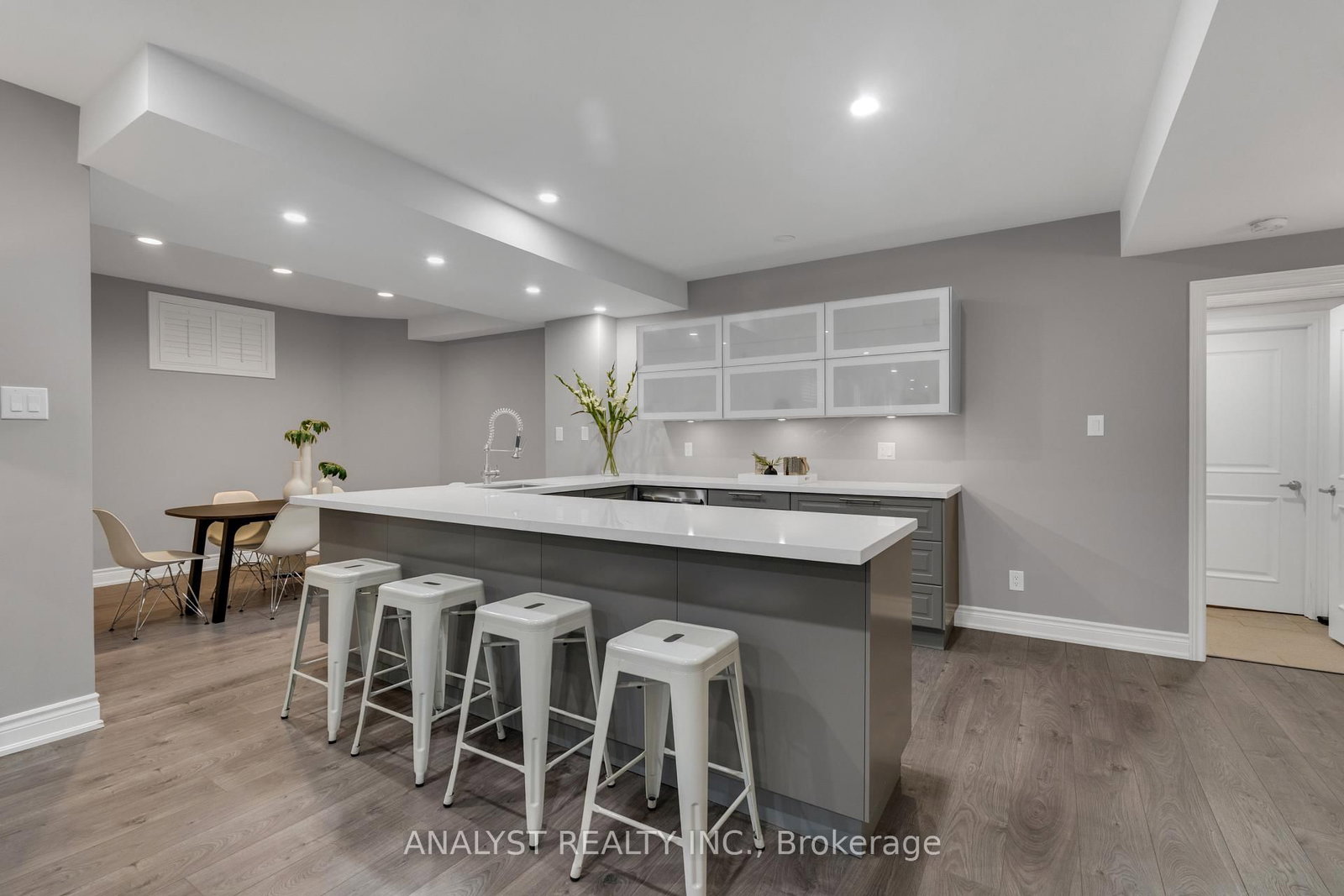Detached House sold at 20 Fenyrose Crescent, Vaughan, Ontario, L4L 7B3 - East Woodbridge - MLS: N13712540