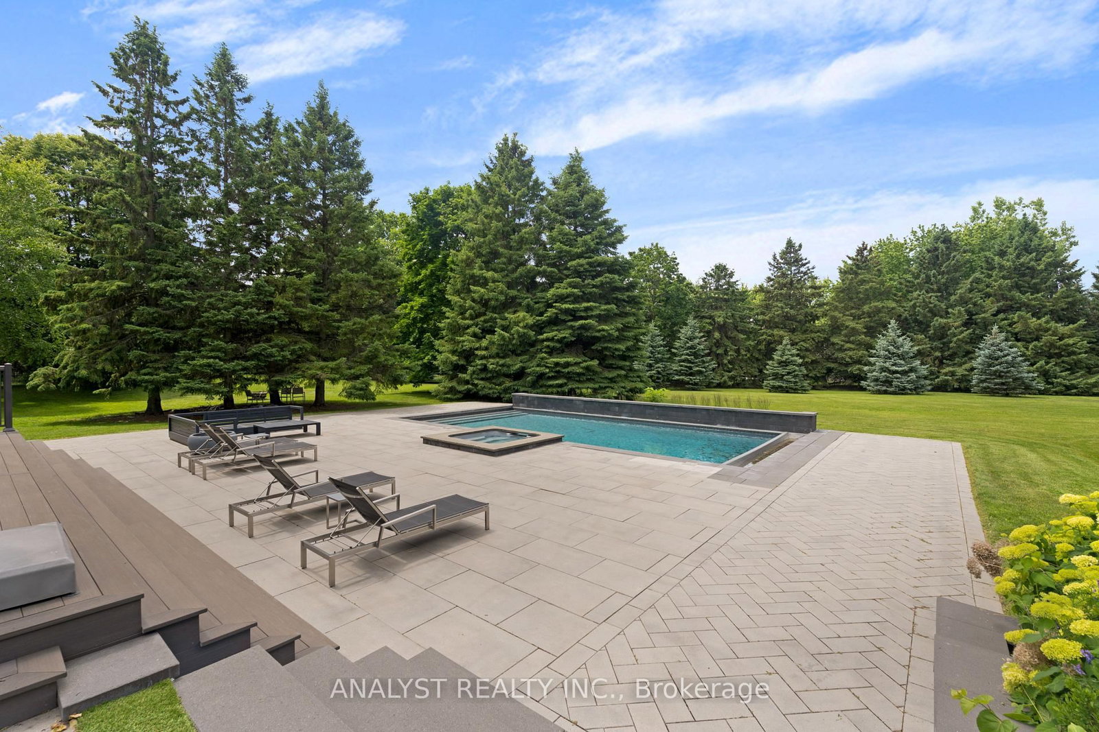 Detached House sold at 20 Fenyrose Crescent, Vaughan, Ontario, L4L 7B3 - East Woodbridge - MLS: N13712540