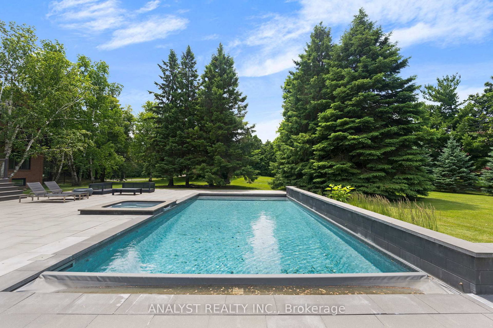 Detached House sold at 20 Fenyrose Crescent, Vaughan, Ontario, L4L 7B3 - East Woodbridge - MLS: N13712540