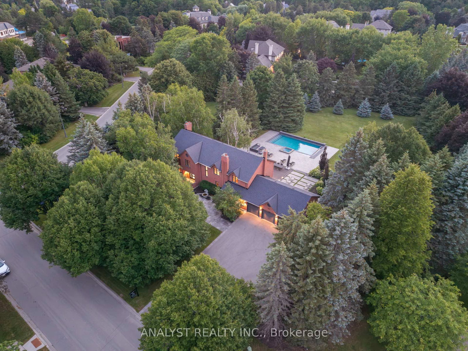 Detached House sold at 20 Fenyrose Crescent, Vaughan, Ontario, L4L 7B3 - East Woodbridge - MLS: N13712540
