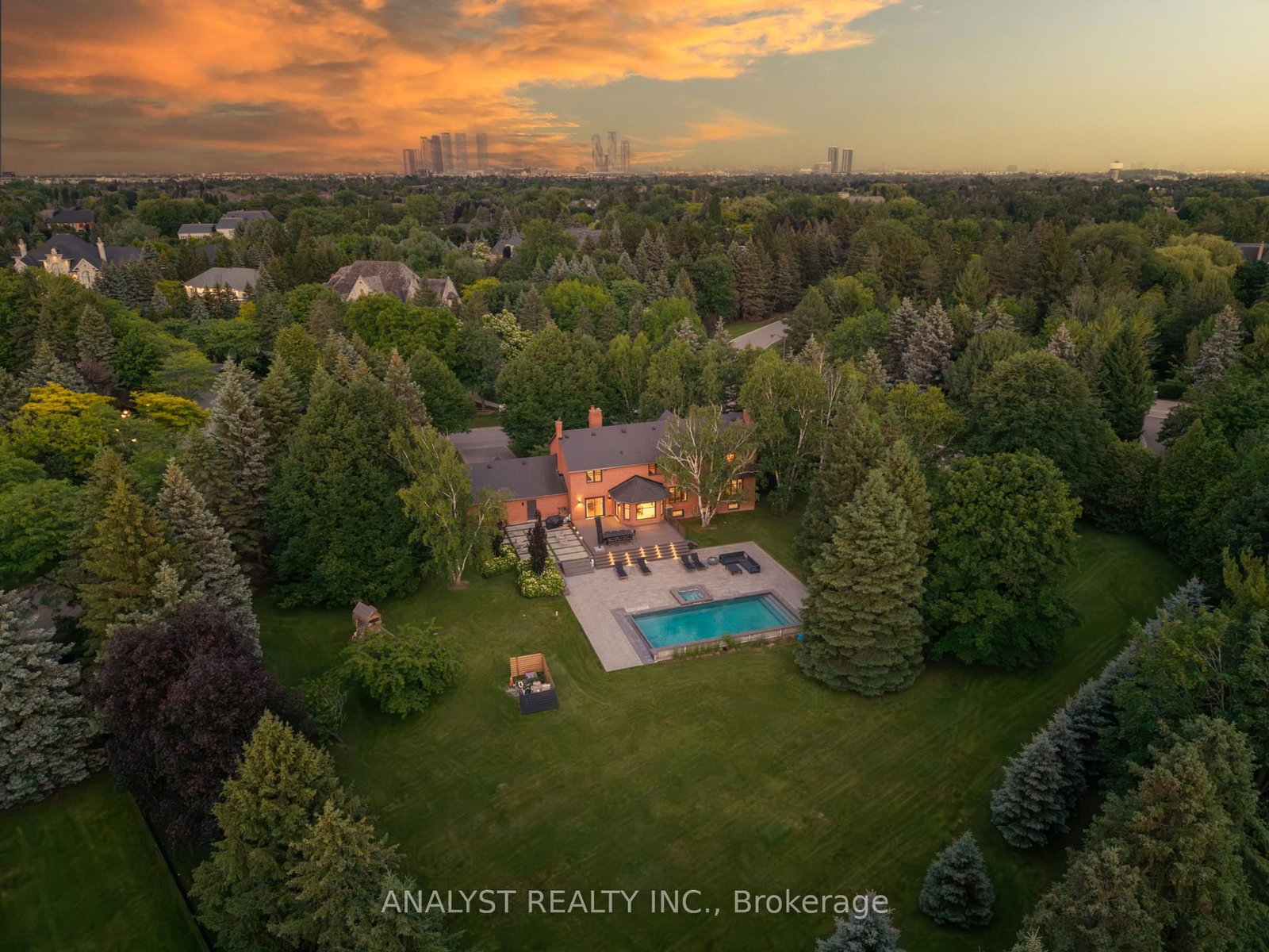 Detached House sold at 20 Fenyrose Crescent, Vaughan, Ontario, L4L 7B3 - East Woodbridge - MLS: N13712540