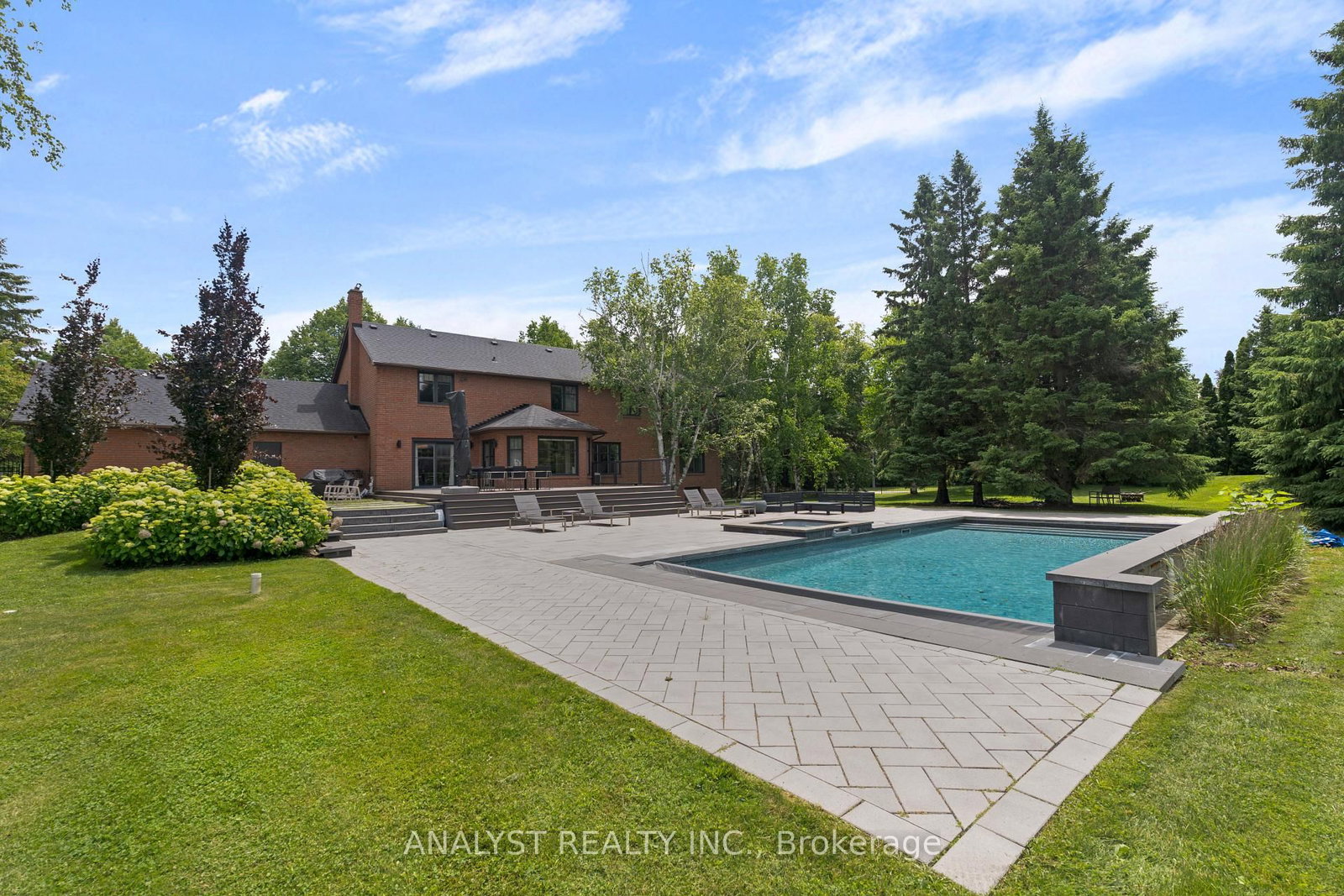 Detached House sold at 20 Fenyrose Crescent, Vaughan, Ontario, L4L 7B3 - East Woodbridge - MLS: N13712540