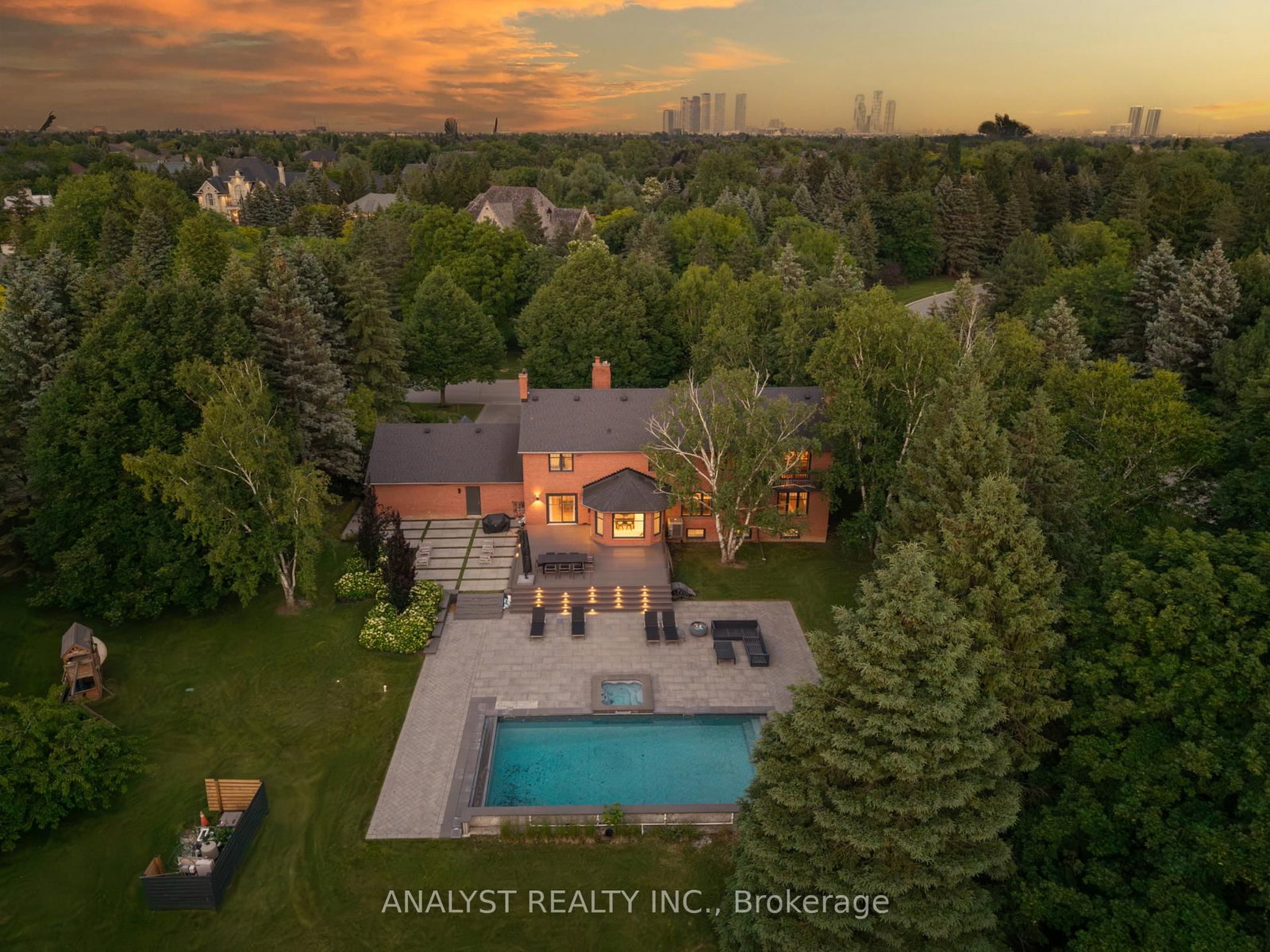 Detached House sold at 20 Fenyrose Crescent, Vaughan, Ontario, L4L 7B3 - East Woodbridge - MLS: N13712540