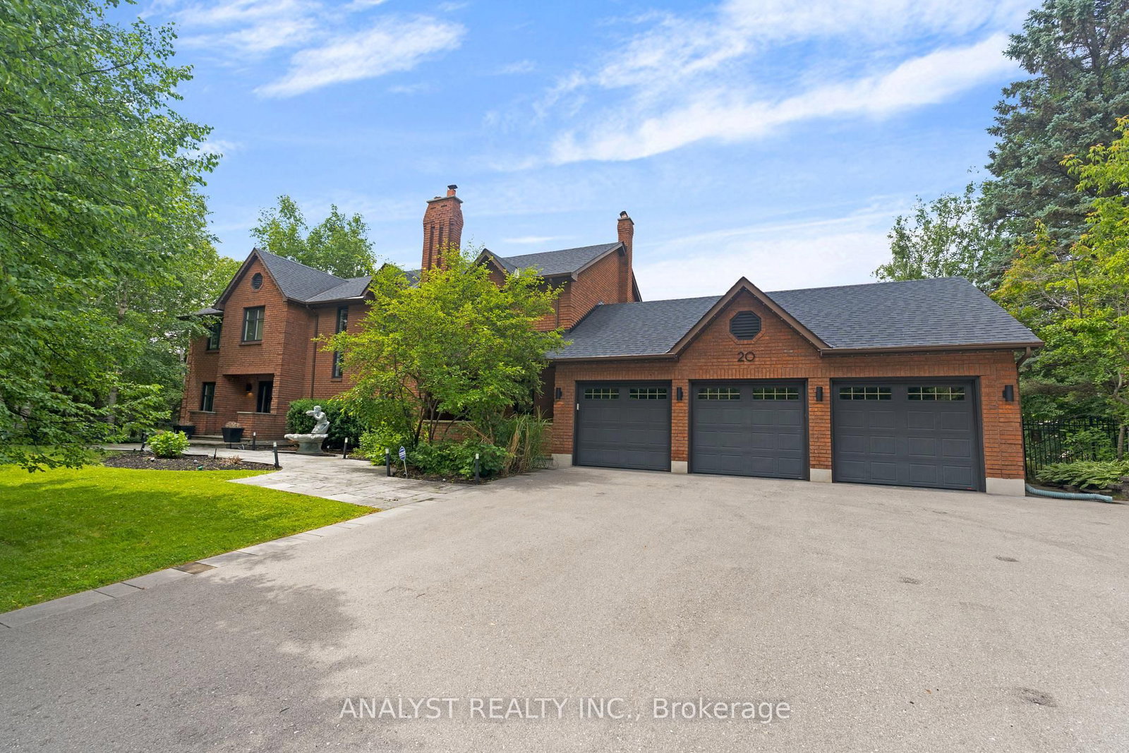 Detached House sold at 20 Fenyrose Crescent, Vaughan, Ontario, L4L 7B3 - East Woodbridge - MLS: N13712540