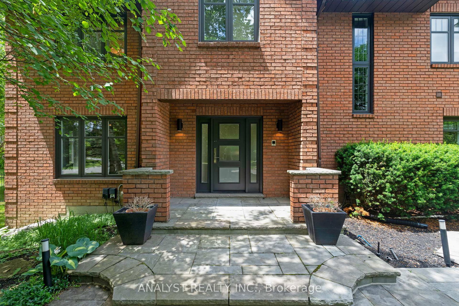 Detached House sold at 20 Fenyrose Crescent, Vaughan, Ontario, L4L 7B3 - East Woodbridge - MLS: N13712540