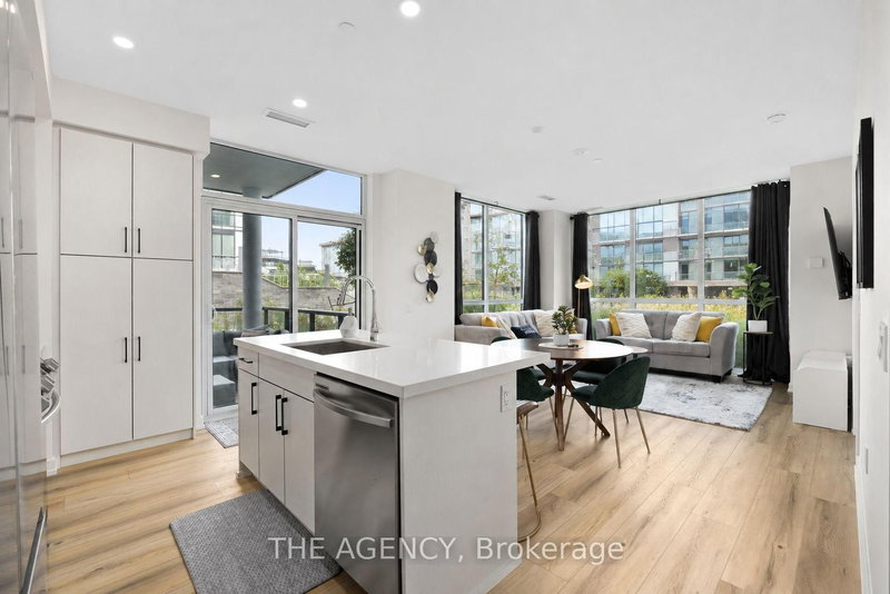 G36 - 415 Sea Ray Avenue