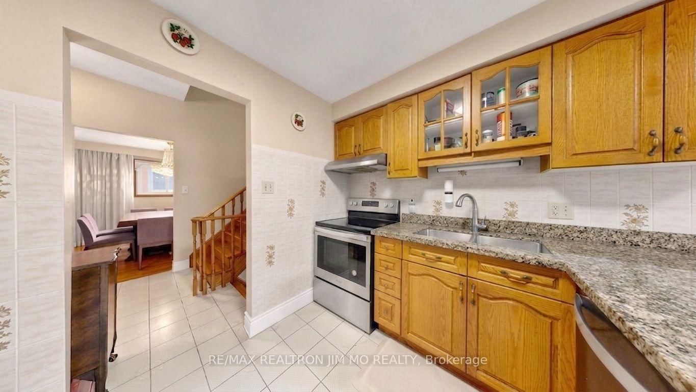211 Risebrough Circuit • Markham, ON photo 12