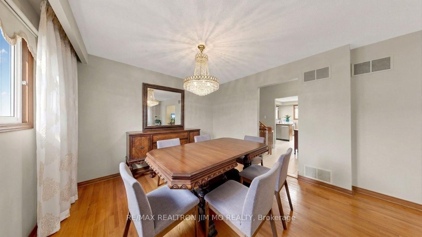 211 Risebrough Circuit • Markham, ON photo 9