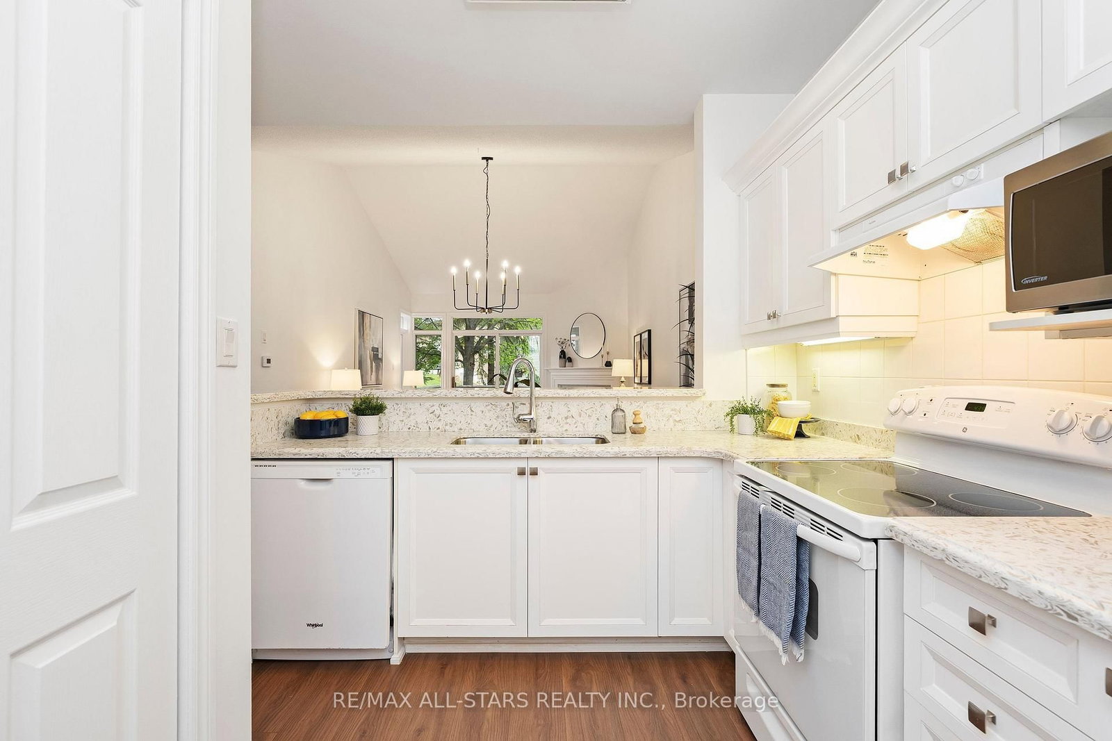16 Kingfisher Cove Way • Markham, ON photo 13