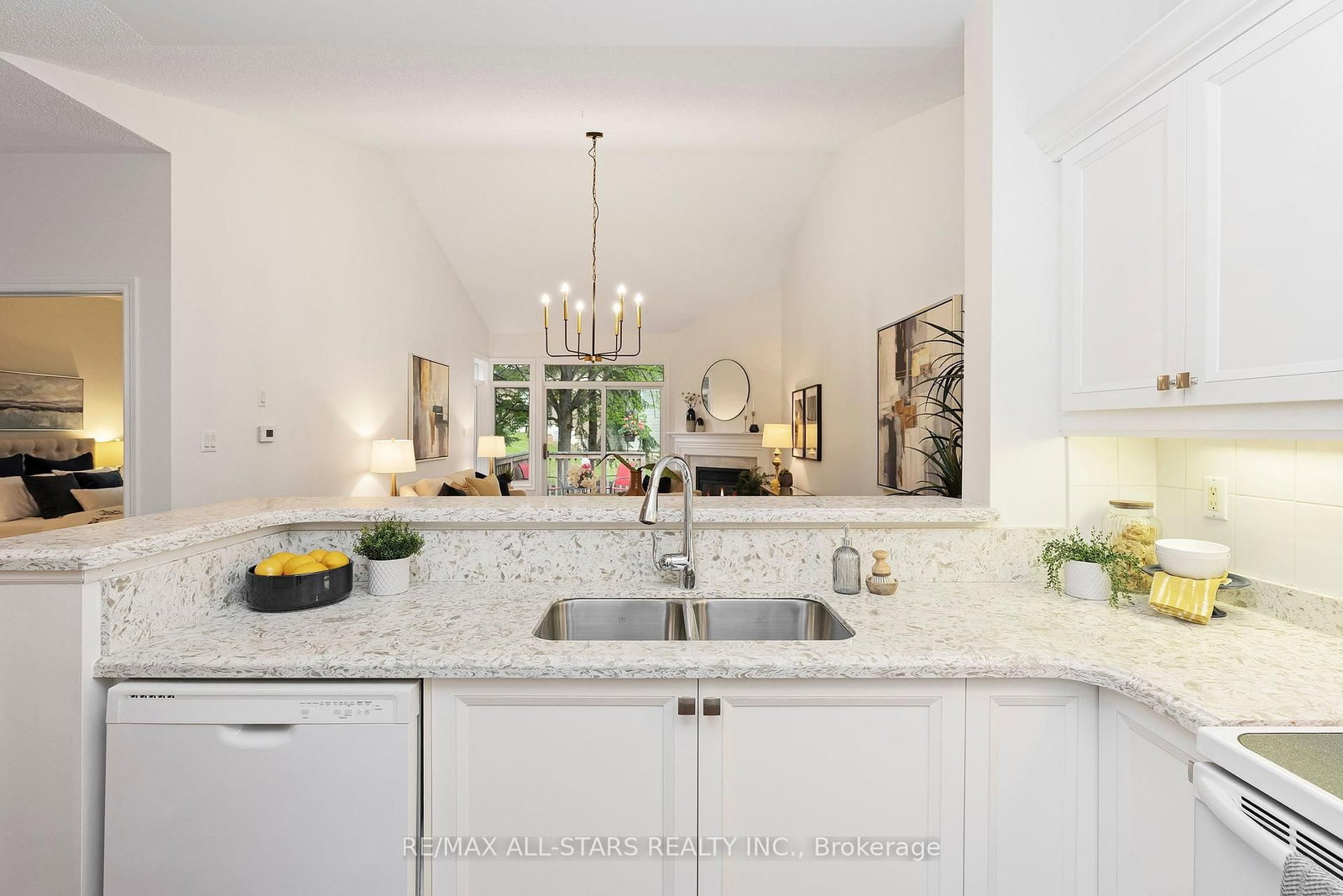 16 Kingfisher Cove Way • Markham, ON photo 14