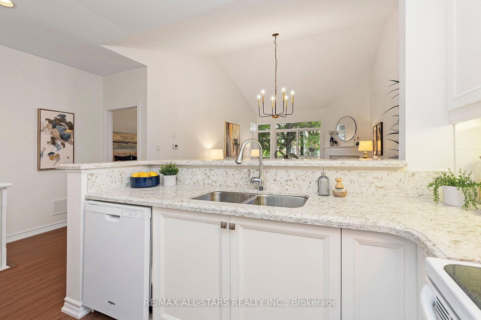 16 Kingfisher Cove Way • Markham, ON photo 15