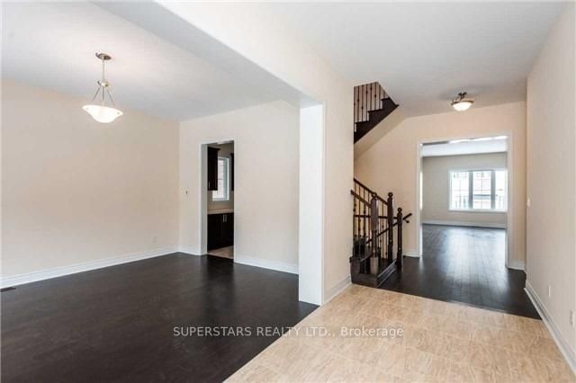 58 Ken Sinclair Crescent