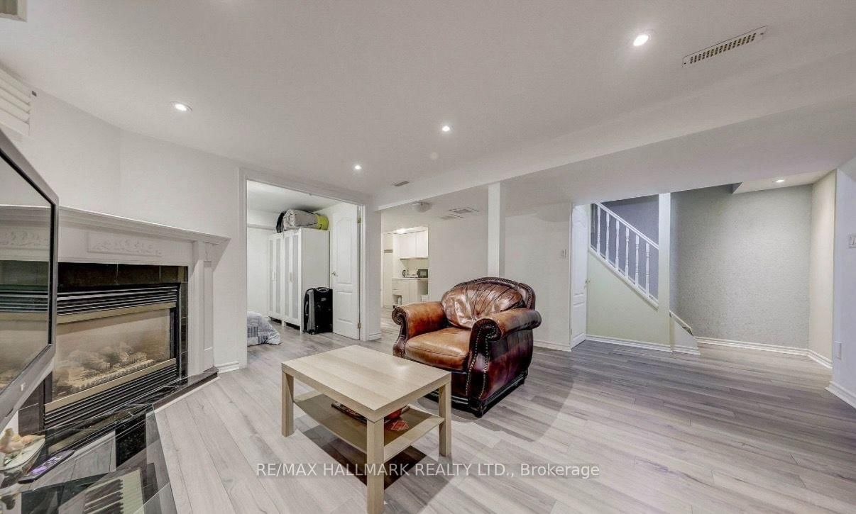 27 Pugsley Avenue • Richmond Hill, ON photo 11