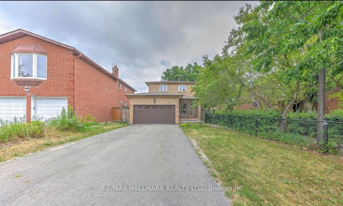 27 Pugsley Avenue • Richmond Hill, ON photo 2