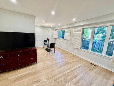 27 Pugsley Avenue • Richmond Hill, ON photo 5
