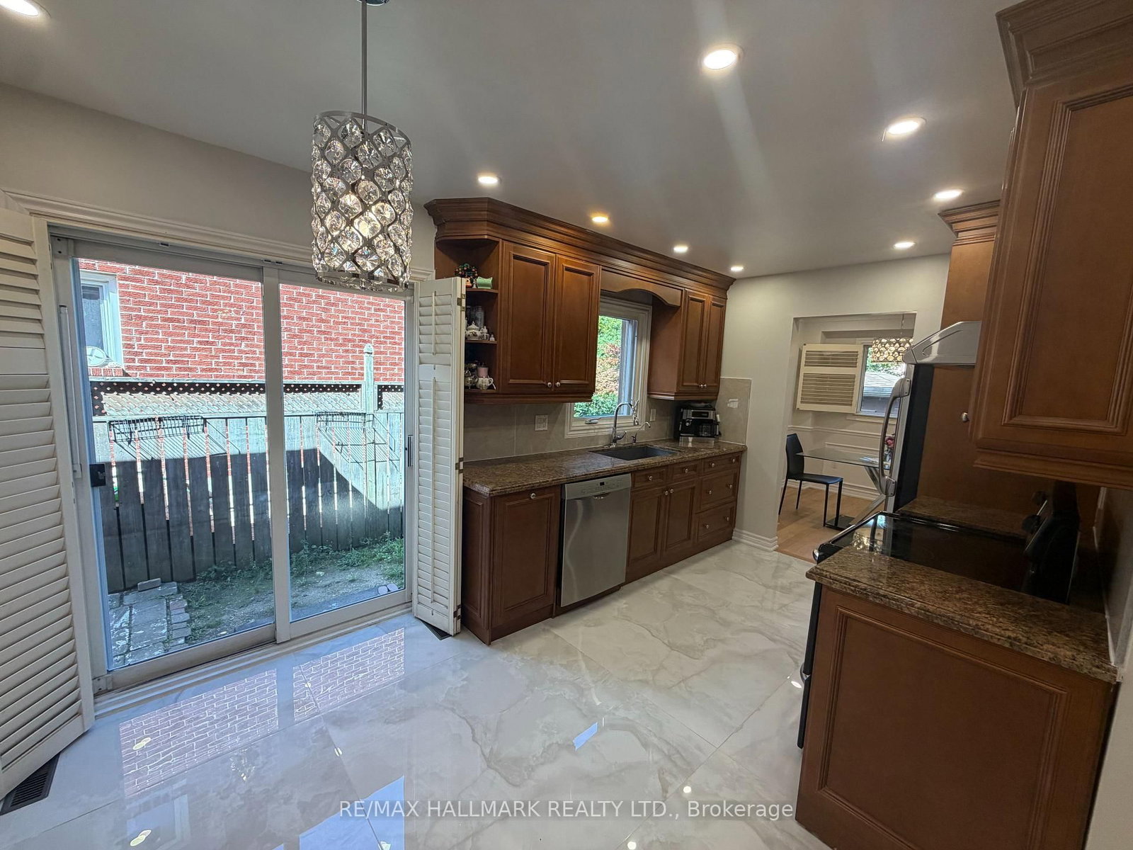 27 Pugsley Avenue • Richmond Hill, ON photo 6