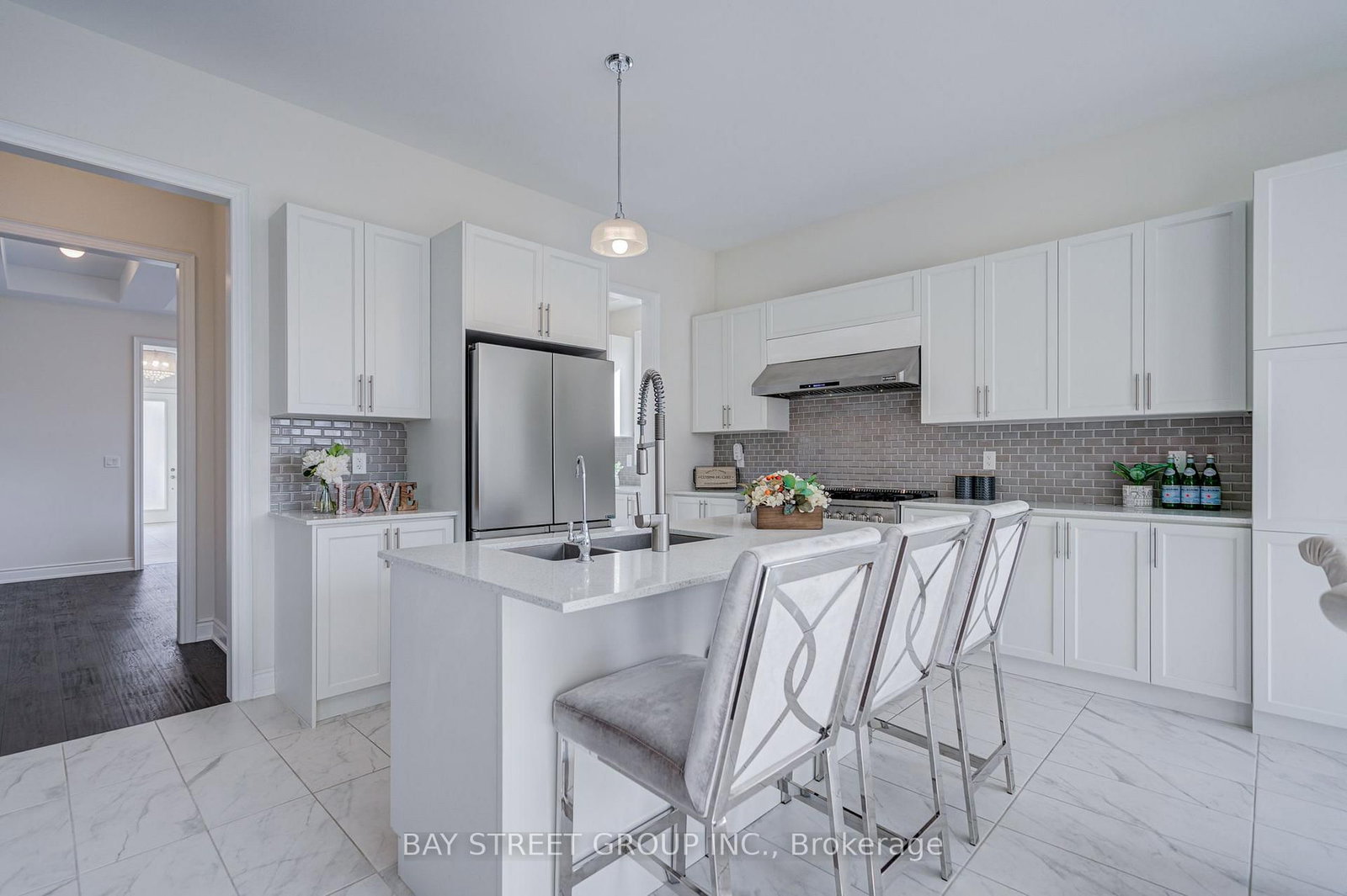 27 Hearthwood Gate • Whitchurch-Stouffville, ON photo 14