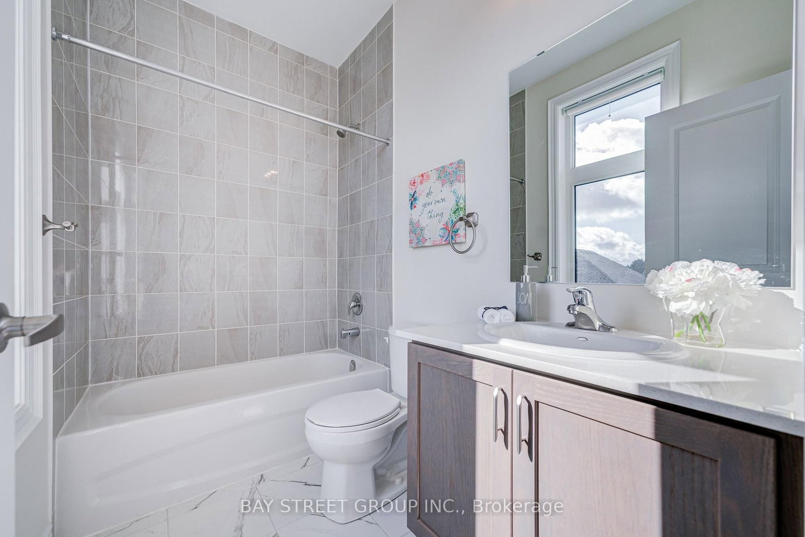 27 Hearthwood Gate • Whitchurch-Stouffville, ON photo 42