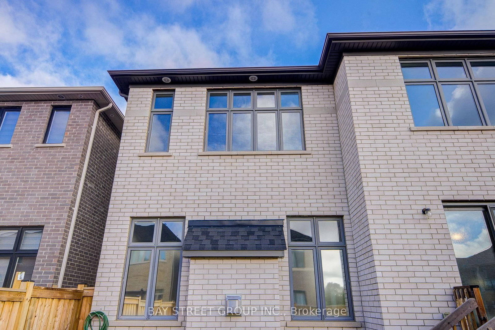 27 Hearthwood Gate • Whitchurch-Stouffville, ON photo 48