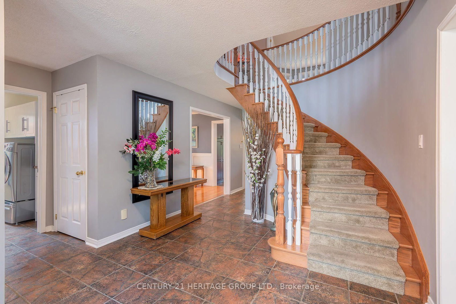 55 Chartwell Crescent • Georgina, ON photo 5
