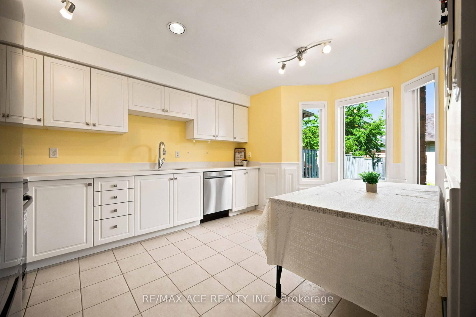 16 White's Hill Avenue • Markham, ON photo 10