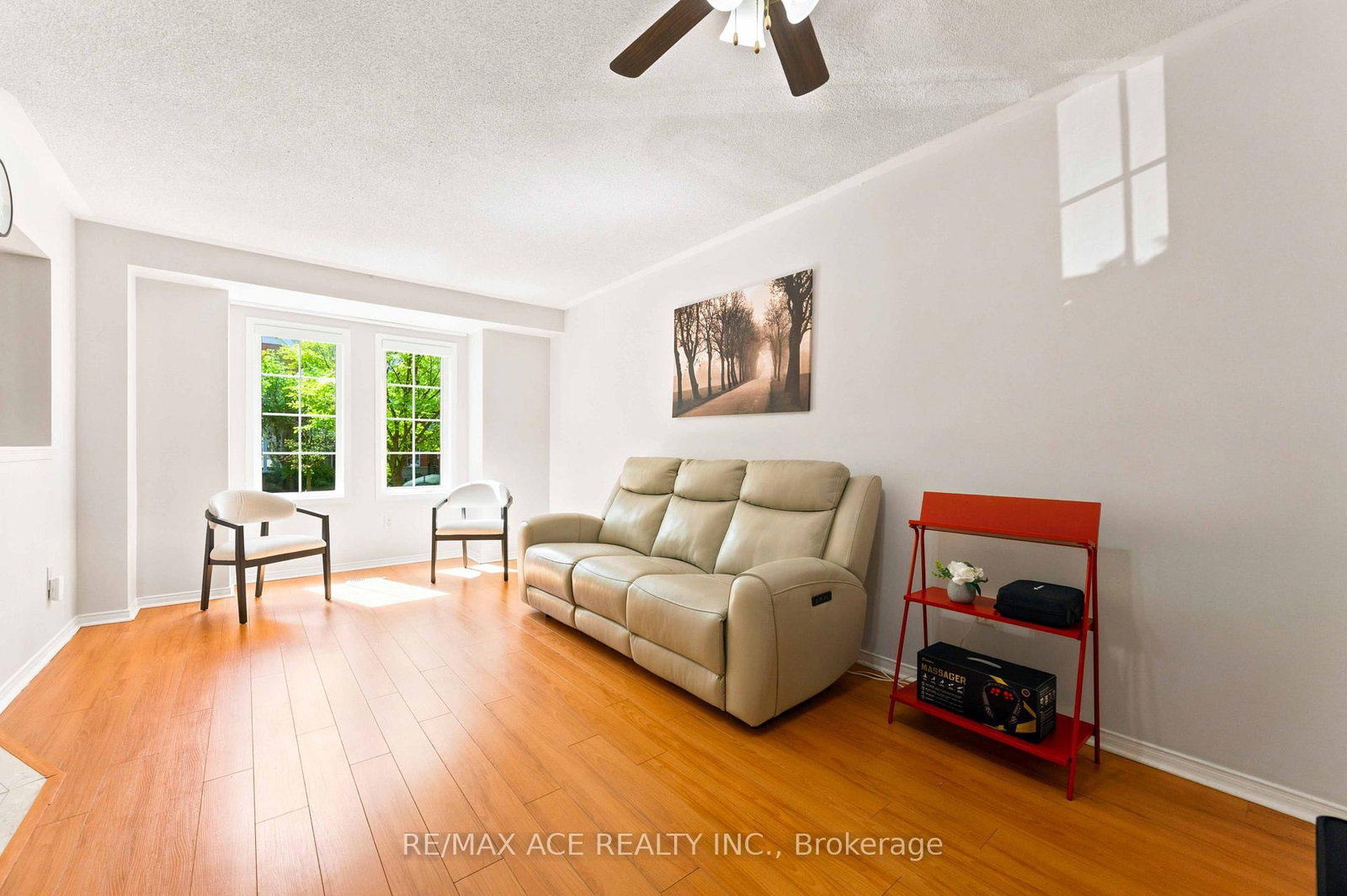 16 White's Hill Avenue • Markham, ON photo 5