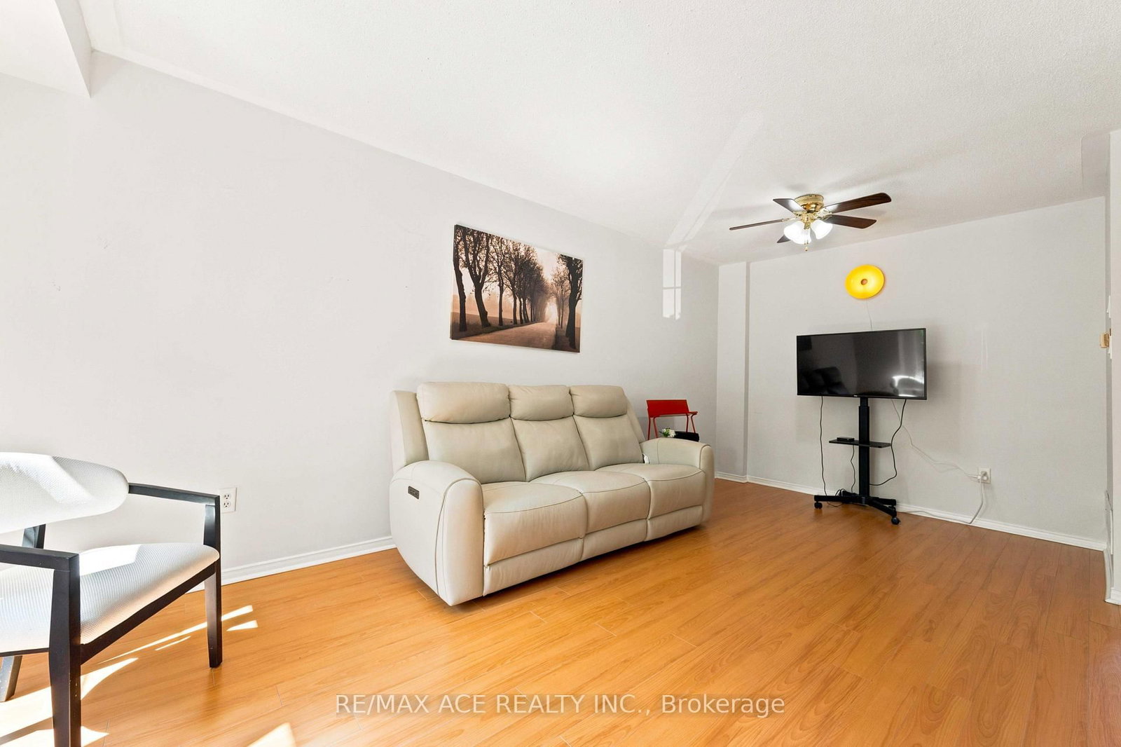 16 White's Hill Avenue • Markham, ON photo 6
