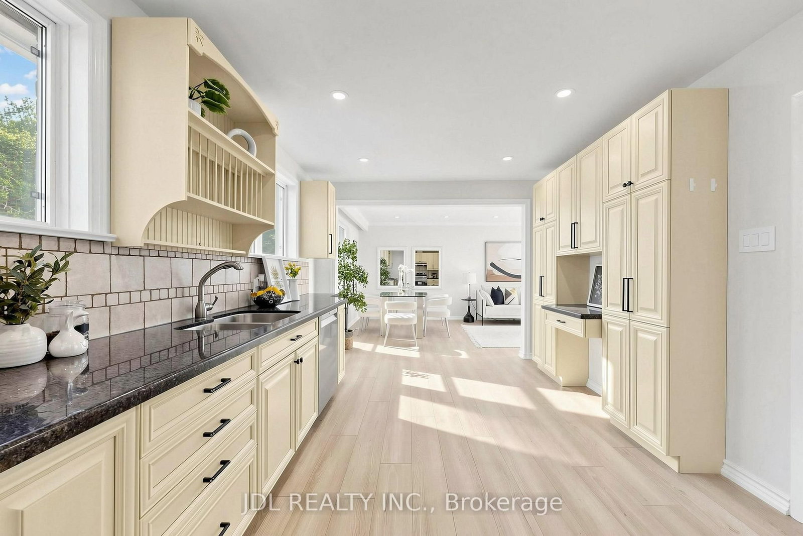 105 Park Avenue • Newmarket, ON photo 13