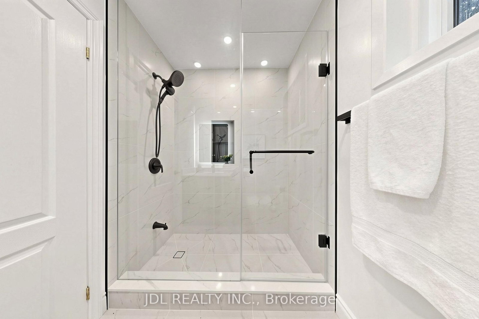 105 Park Avenue • Newmarket, ON photo 21