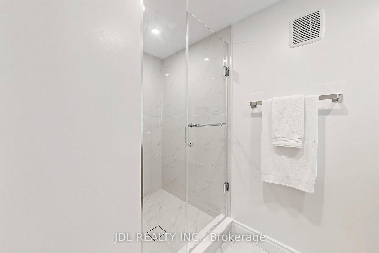 105 Park Avenue • Newmarket, ON photo 27