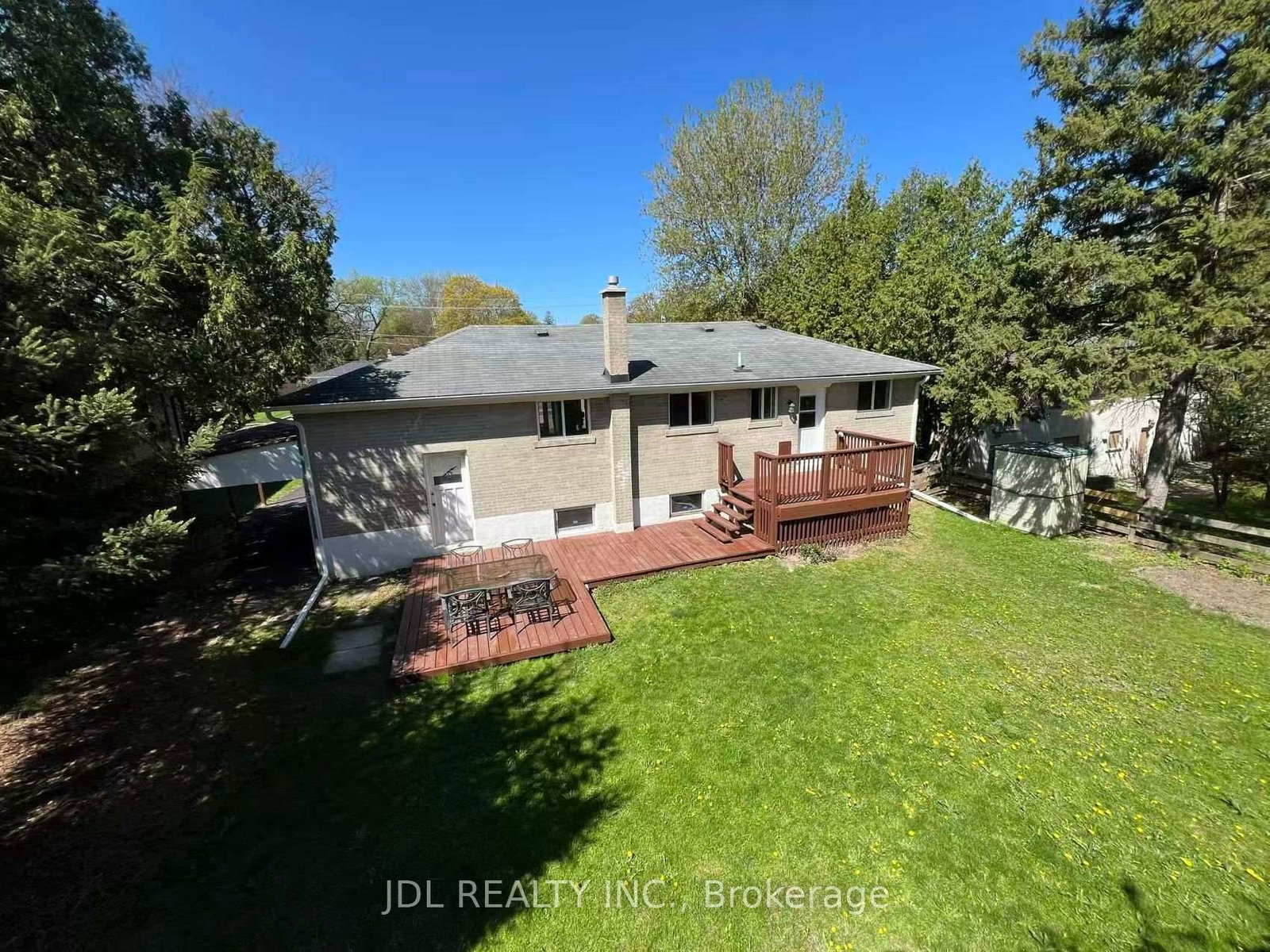 105 Park Avenue • Newmarket, ON photo 35