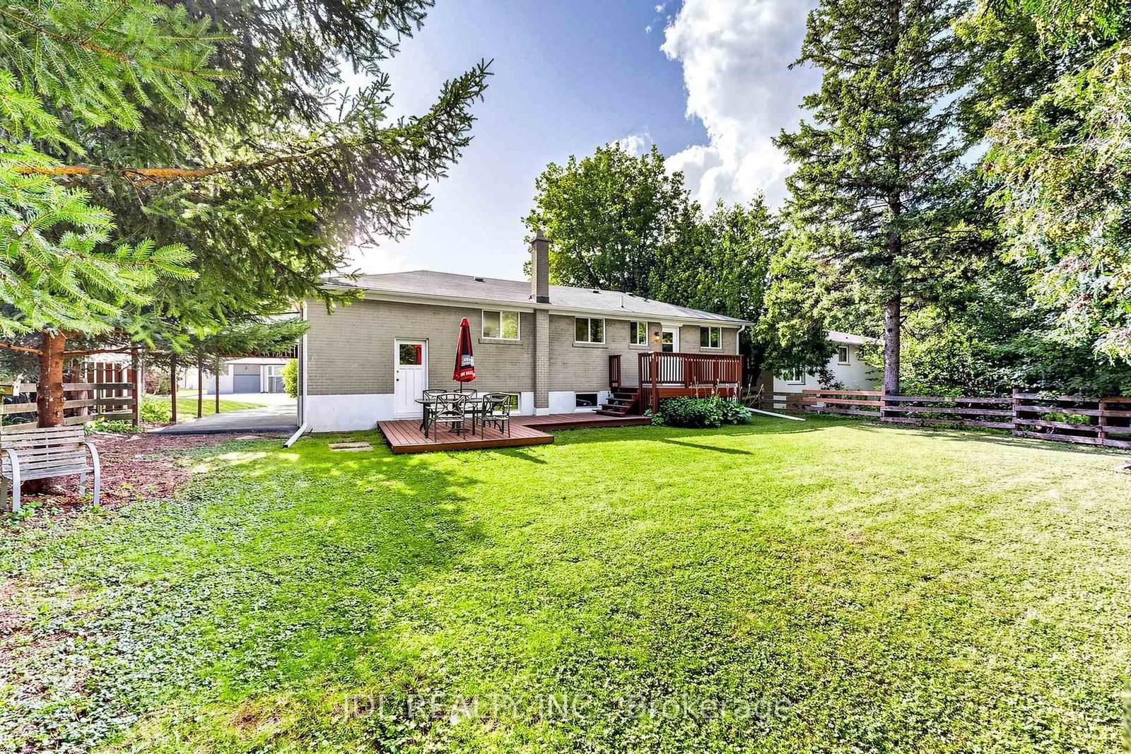 105 Park Avenue • Newmarket, ON photo 36