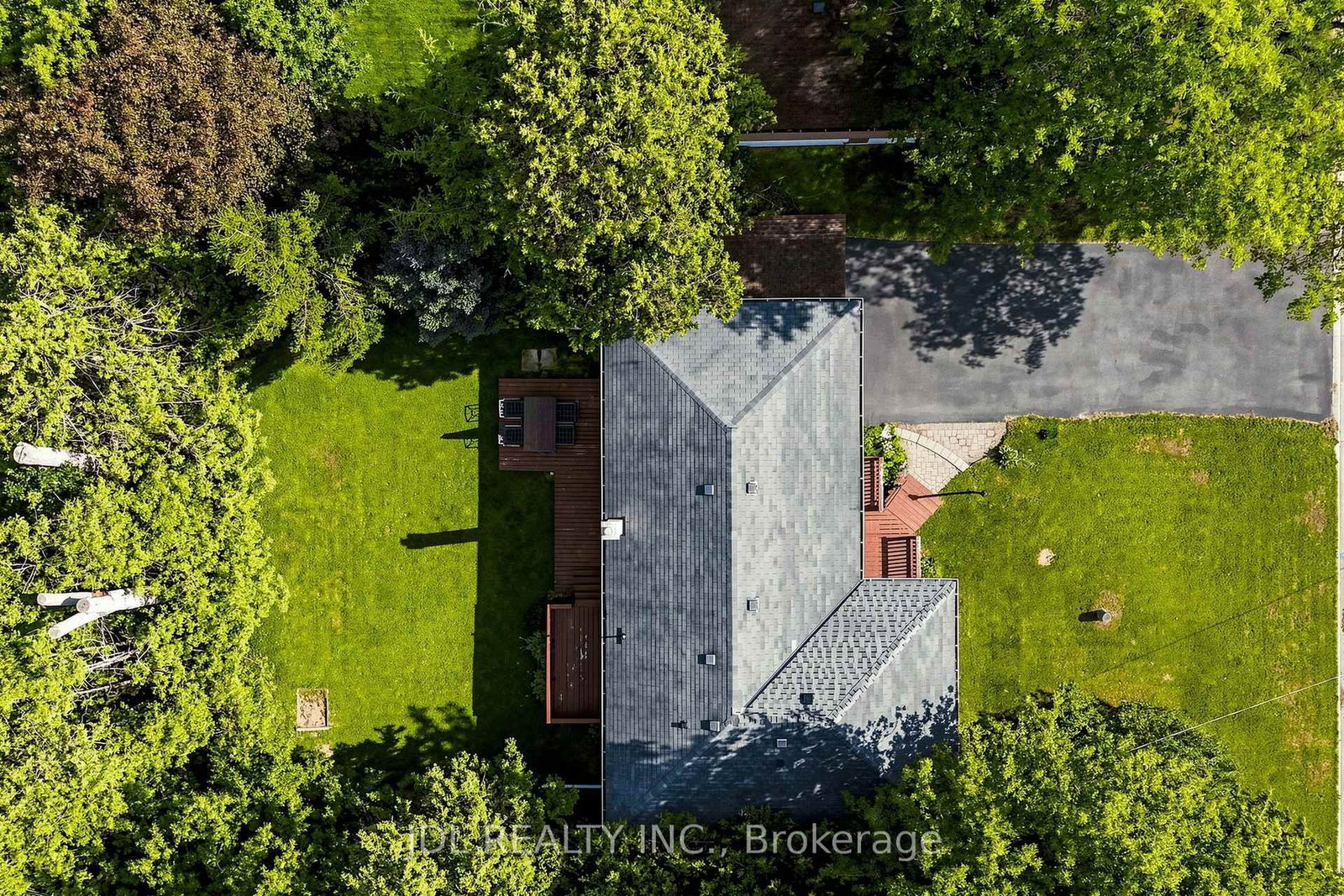 105 Park Avenue • Newmarket, ON photo 39