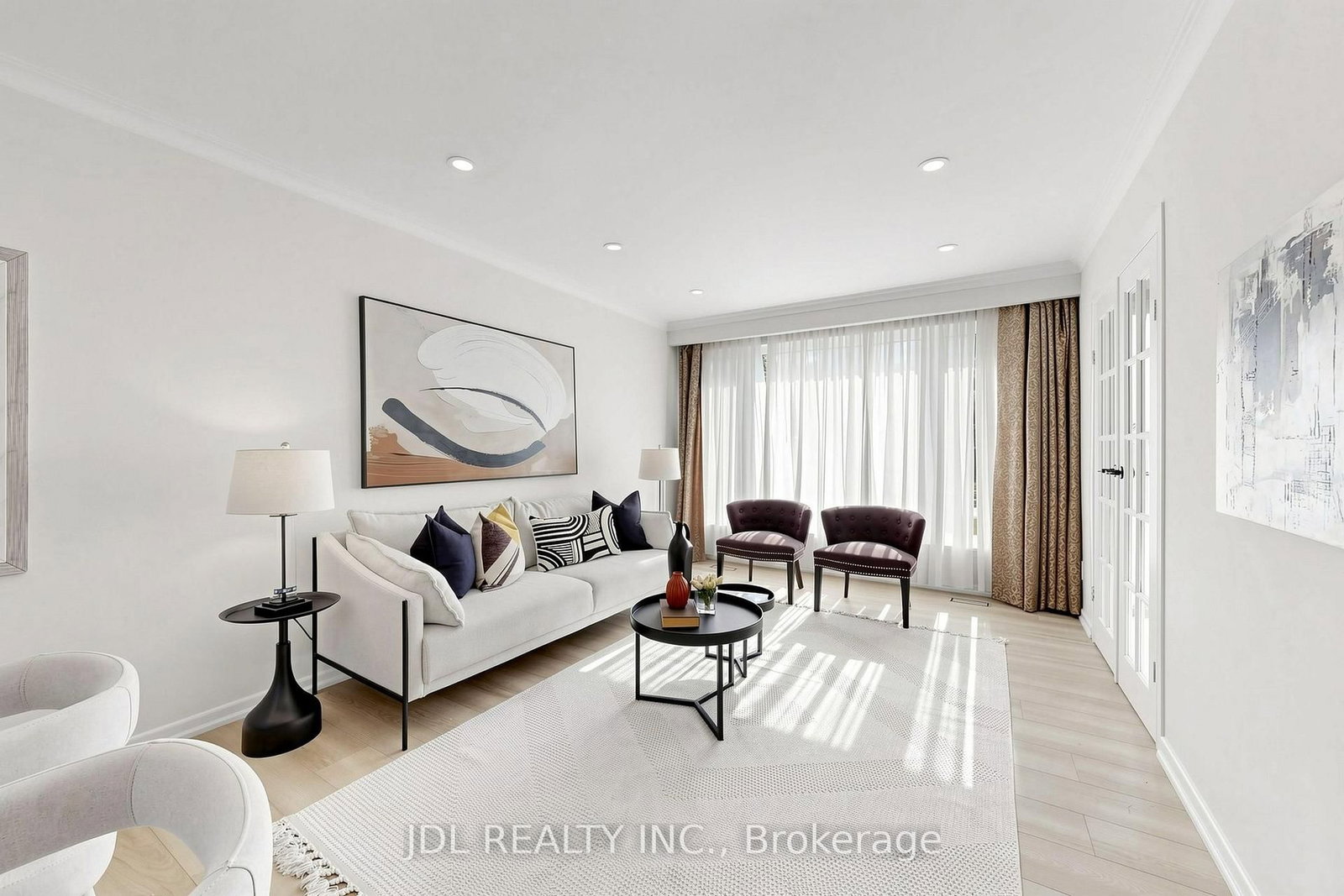 105 Park Avenue • Newmarket, ON photo 5