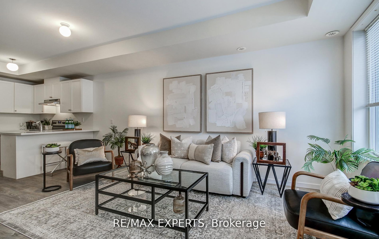 300 Alex Gardner Circle • #61 • Aurora, ON photo 2