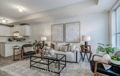 300 Alex Gardner Circle • #61 • Aurora, ON photo 2