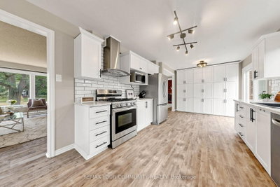 16 Ramsay Street • East Gwillimbury, ON photo 8