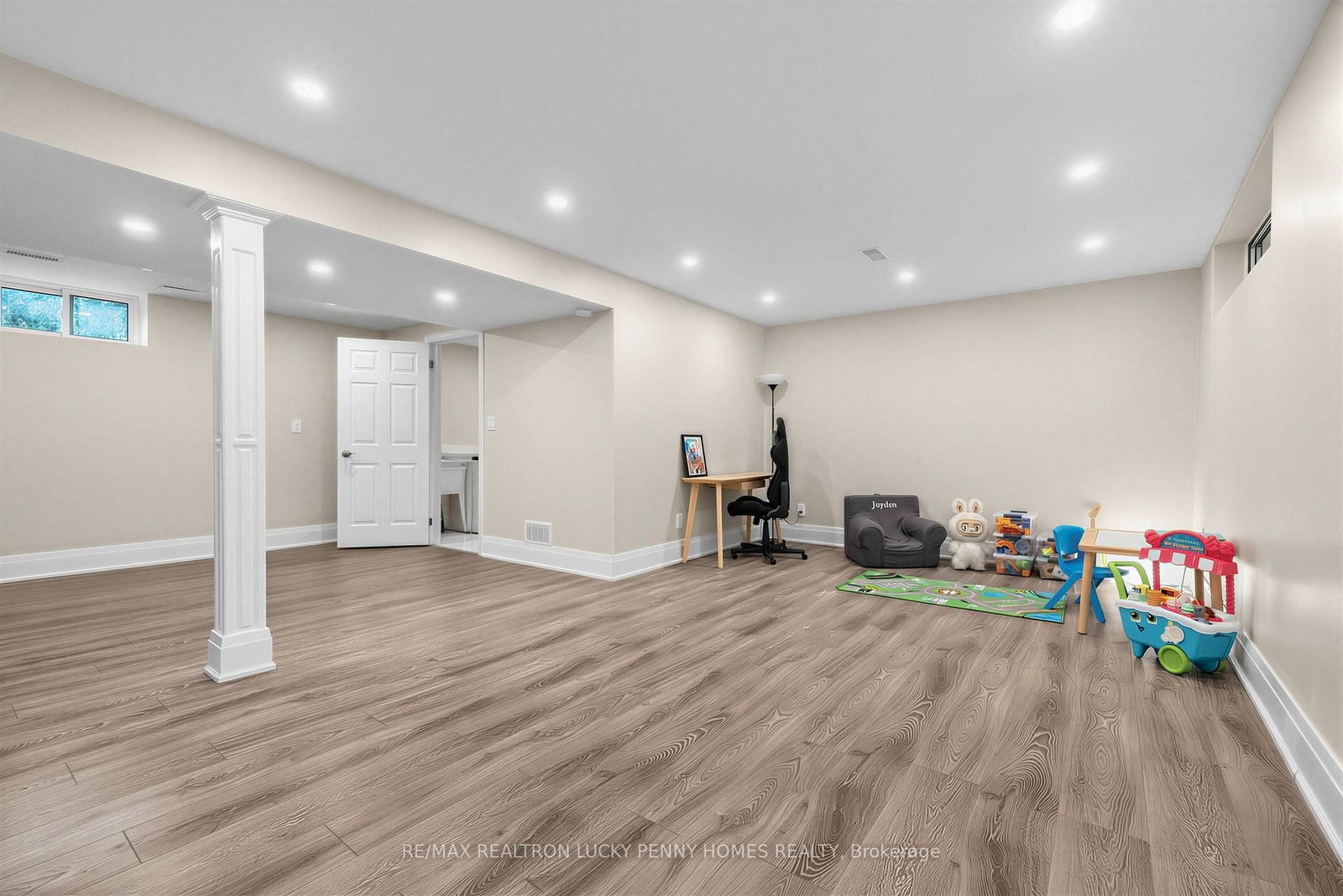 38 Walkerton Drive • Markham, ON photo 27