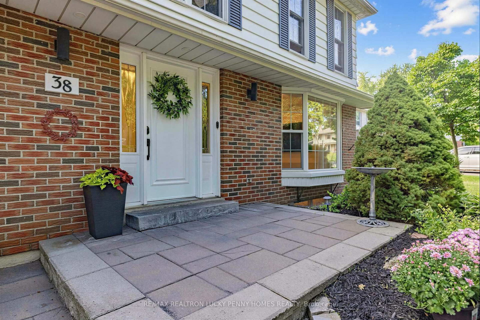 38 Walkerton Drive • Markham, ON photo 4