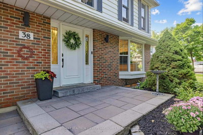 38 Walkerton Drive • Markham, ON photo 4
