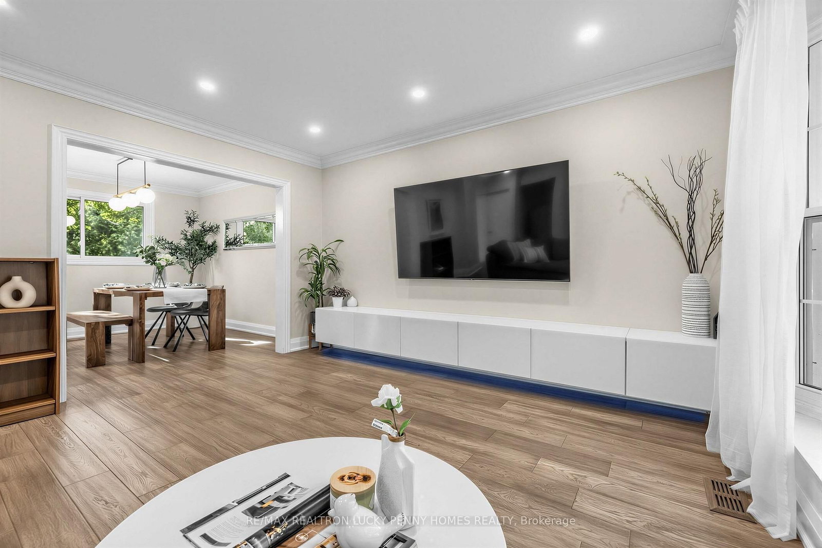 38 Walkerton Drive • Markham, ON photo 6